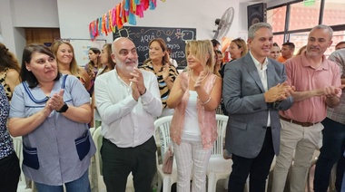 Junto a funcionario de la Dirección de Cultura y Educación provincial, Golía inauguró las clases en Chacabuco