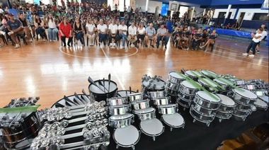 La Fundación Banco Provincia entregó elementos a comparsas linqueñas