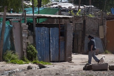 Según la UCA, la pobreza afecta al 51,7% de los niños y adolescentes del país