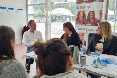 Arenga de Torchio en Trenque Lauquen junto a los candidatos locales