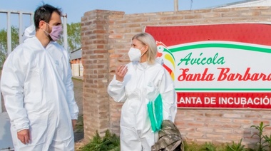 De campaña, Petrecca visitó una planta avícola en Saforcada