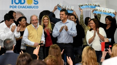 Frente TODOS: Ciminelli se mostró con Massa y pidió el apoyo del pueblo de Chacabuco