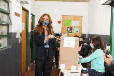 Tolosa Paz votó en La Plata y advirtió que el recuento de votos “será lento”