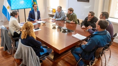 Petrecca recibió a entidades rurales por la tercerización de caminos