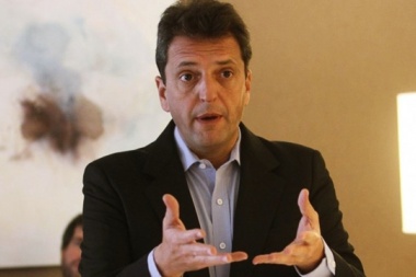 "Esto no es una reforma previsional, es un recorte de jubilaciones", dijo Massa