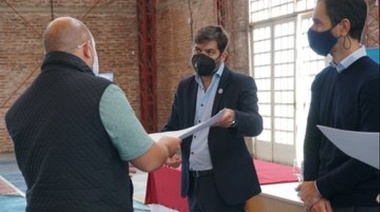 El gobierno bonaerense entregó títulos de propiedad a 1.740 familias en la cuarta