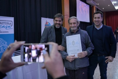 Con Bianco, Provincia entrega escrituras en cuatro distritos de la cuarta