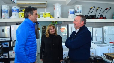 Bullrich pasó por Arenales y Junín, recorrió obras y se llevó varios pedidos