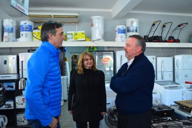 Bullrich pasó por Arenales y Junín, recorrió obras y se llevó varios pedidos