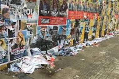 En Chivilcoy quedaron prohibidas las pegatinas de afiches y la publicidad política en plazas y parques