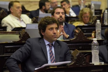 De Luca plantea contar con un bloque monzonista para evitar la fuga de Cambiemos