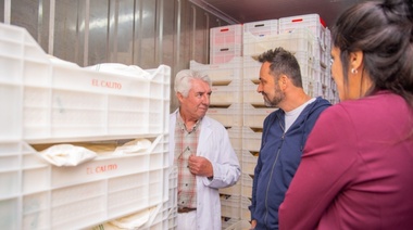 Aiola y parte de su gabinete recorrieron obras y una fábrica de O´Higgins