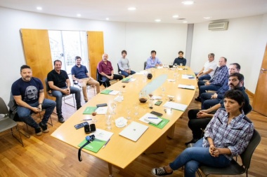 Kicillof se reunió con intendentes y dijo que con ellos se evaluará una cuarentena "segmentada"