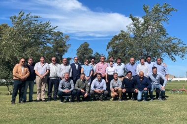 Con intendentes de la cuarta, Kicillof recibe a municipios radicales