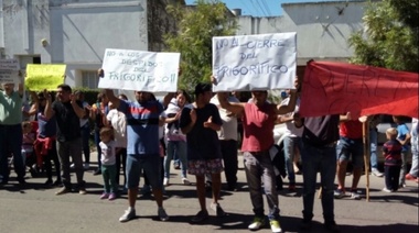 Operarios del Frigorífico marcharon para pedir por sueldos atrasados