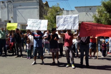 Operarios del Frigorífico marcharon para pedir por sueldos atrasados