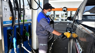 La venta de combustibles volvió a bajar en abril