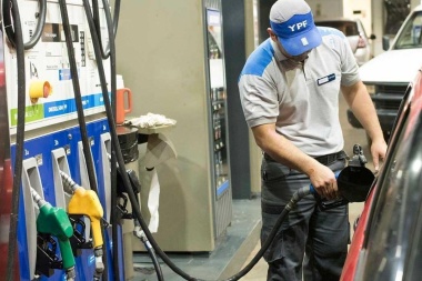 Los precios de los combustibles bajan un 3% a partir del lunes