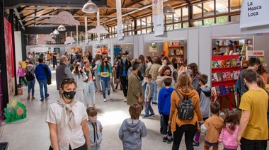Cientos de personas disfrutaron de la segunda jornada de la Feria del Libro en Junín