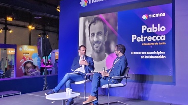 Petrecca disertó en la Feria del Libro sobre el rol de Municipios en educación