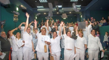ATSA entregó su diploma a los 19 egresados de la tecnicatura superior en enfermería