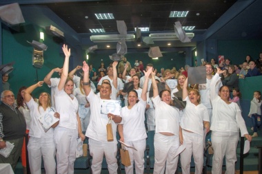 ATSA entregó su diploma a los 19 egresados de la tecnicatura superior en enfermería