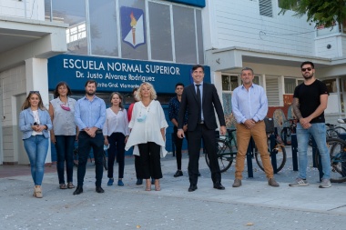 "Obras de fondo en las escuelas que generan ganas de aprender", dijo Flexas