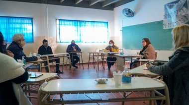 Jefa Regional de Educación Privada se reunió con representantes legales de escuelas