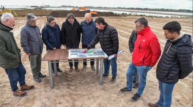 Katopodis por la cuarta visitando obras en Pehuajó e inaugurando en Hénderson