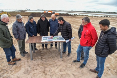 Katopodis por la cuarta visitando obras en Pehuajó e inaugurando en Hénderson