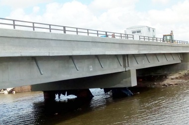 Las Rurales de 25 de Mayo y Lobos en la inauguración de un puente sobre un brazo del Salado