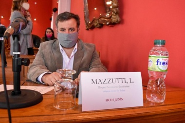 Mazzutti consideró "entendible" el reclamo policial y señaló a "sectores de la política que buscan rédito"