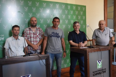 Britos anunció un bono de $32.000 para los empleados municipales
