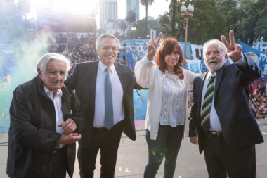 Defensa de la democracia, críticas al FMI, a los jueces y a los medios de comunicación, ejes de los discursos