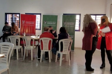 Britos y su gabinete atendieron en una localidad de Chivilcoy