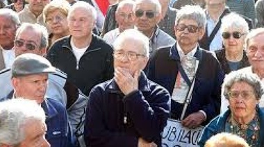 Jubilados, pensionados y beneficiarios de AUH cobrarán el viernes el primer bono