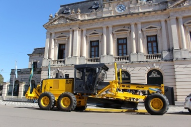 El municipio de Bragado adquirió una máquina motoniveladora para la red vial