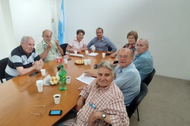 Scorsetti recibió a representantes de centros de jubilados de Junín
