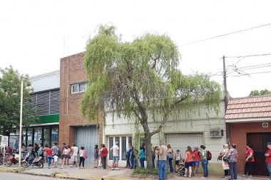 Para evitar largas colas, el otro bono a jubilados saldrá junto con el sueldo de enero