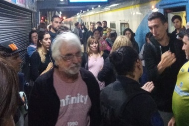 Locomotora rota: El municipio se hizo cargo del traslado de los juninenses varados en Retiro