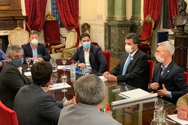 Intendentes vecinalistas con Massa y Meoni por gestiones de obras y transporte