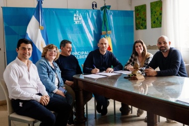 Lago firmó con provincia convenio para avance de obras en instituciones educativas