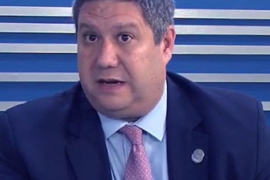 "Con insultos y agravios personales no se llega a ningún lado", respondió Petraglia al oficialismo