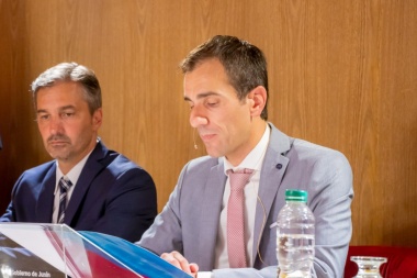 Petrecca anunció el final de obra de la Terminal, la reparación del aeródromo y otra planta de gas