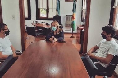 Revilla comenzó a mostrarse como referente radical de la cuarta y recibió a un diputado PRO