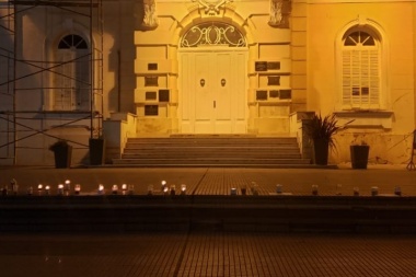 Un grupo de padres de Chacabuco protestó frente al municipio por el retorno a la presencialidad escolar