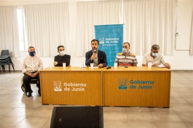 Petrecca llamó a "reforzar las medidas de cuidado" y "continuar con la vacunación"