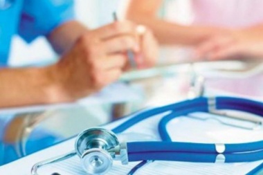 Autorizan a médicos que están jubilados a trabajar en el sistema sanitario