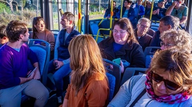 A bordo, Petrecca festejó la marcha de la nueva línea de colectivos