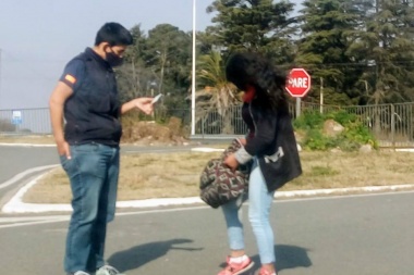 Ni en auto, ni caminando: en Leandro N. Alem controlan ingreso de peatones